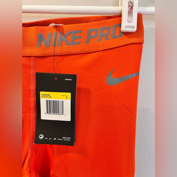 NWT Nike Pro Hyper Cool Women’s Training   Tights Orange Capri Leggings Sz Small - Picture 3 of 6